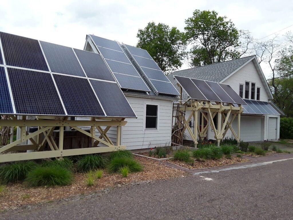 Tiny houses with solar panels